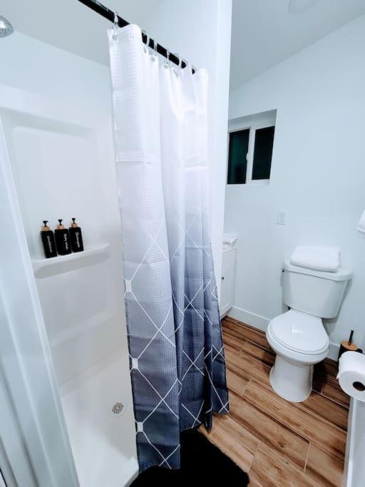 Phoenix Retreat - Studio With King Bed - 10 Min From Airp - Unit C Dış mekan fotoğraf