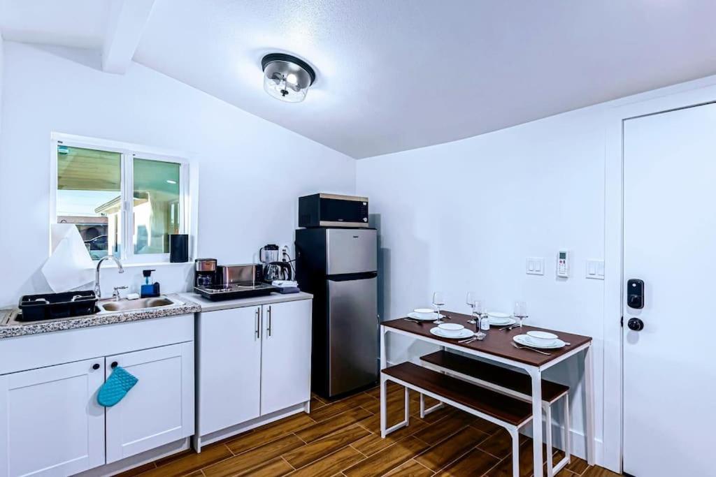 Phoenix Retreat - Studio With King Bed - 10 Min From Airp - Unit C Dış mekan fotoğraf